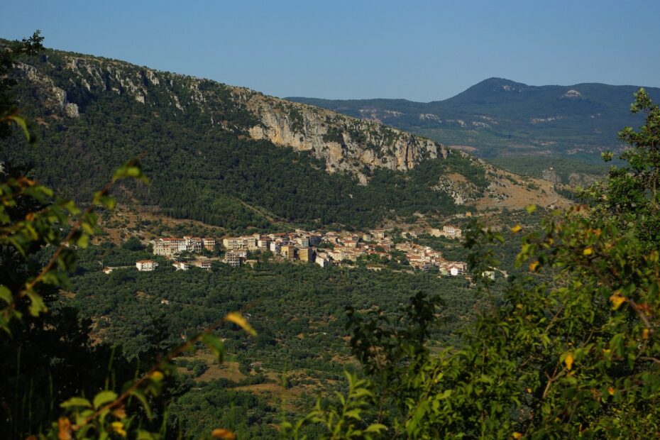Panorama di Ottati e dei Monti Alburni.