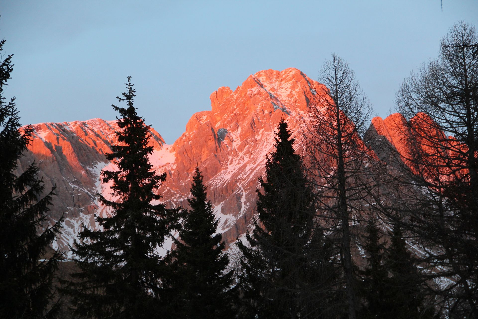 Montagne che mostrano i colori tipici dell'enrosadira