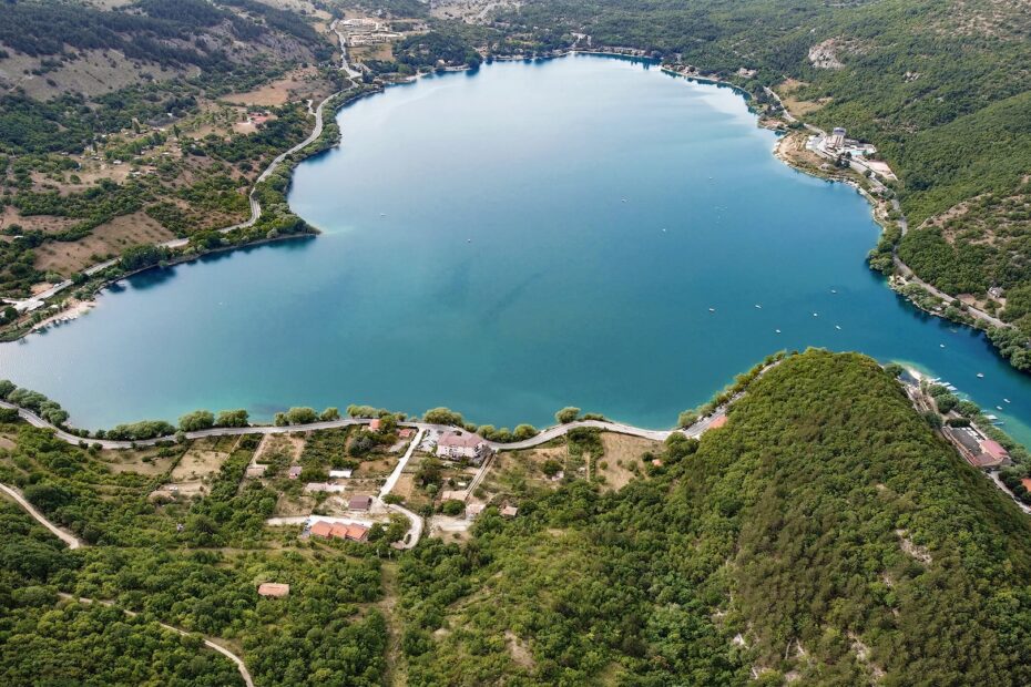 Ripresa aerea del Lago di Scanno