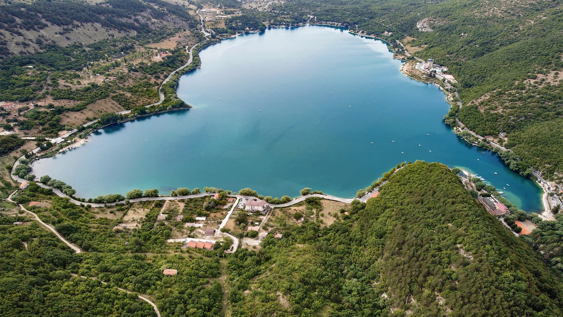 Ripresa aerea del Lago di Scanno