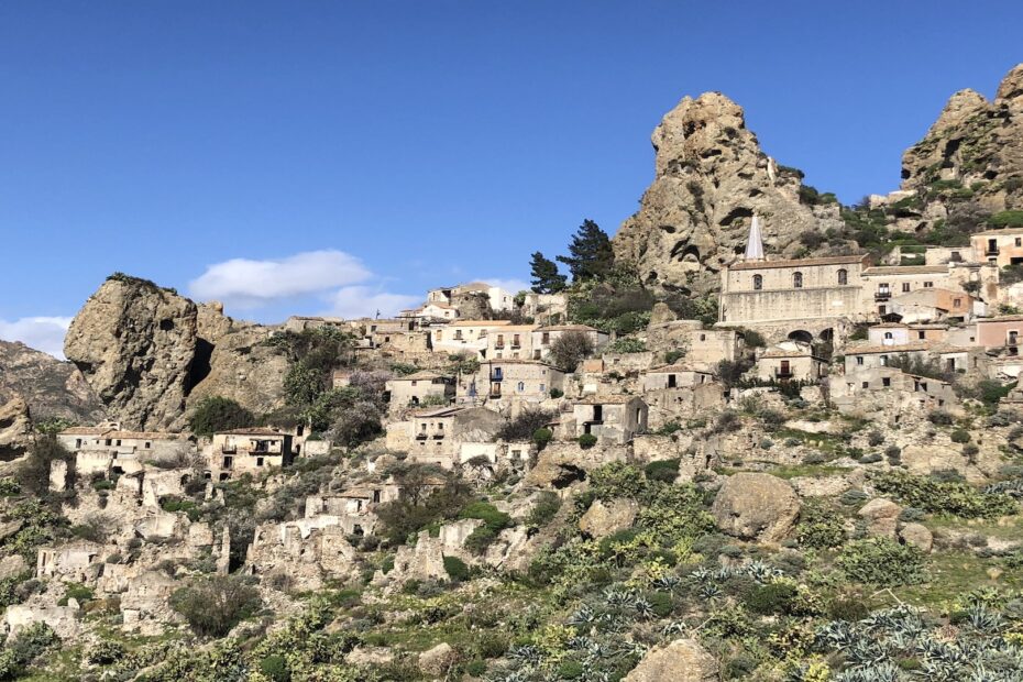 Il borgo fantasma di Pentedattilo