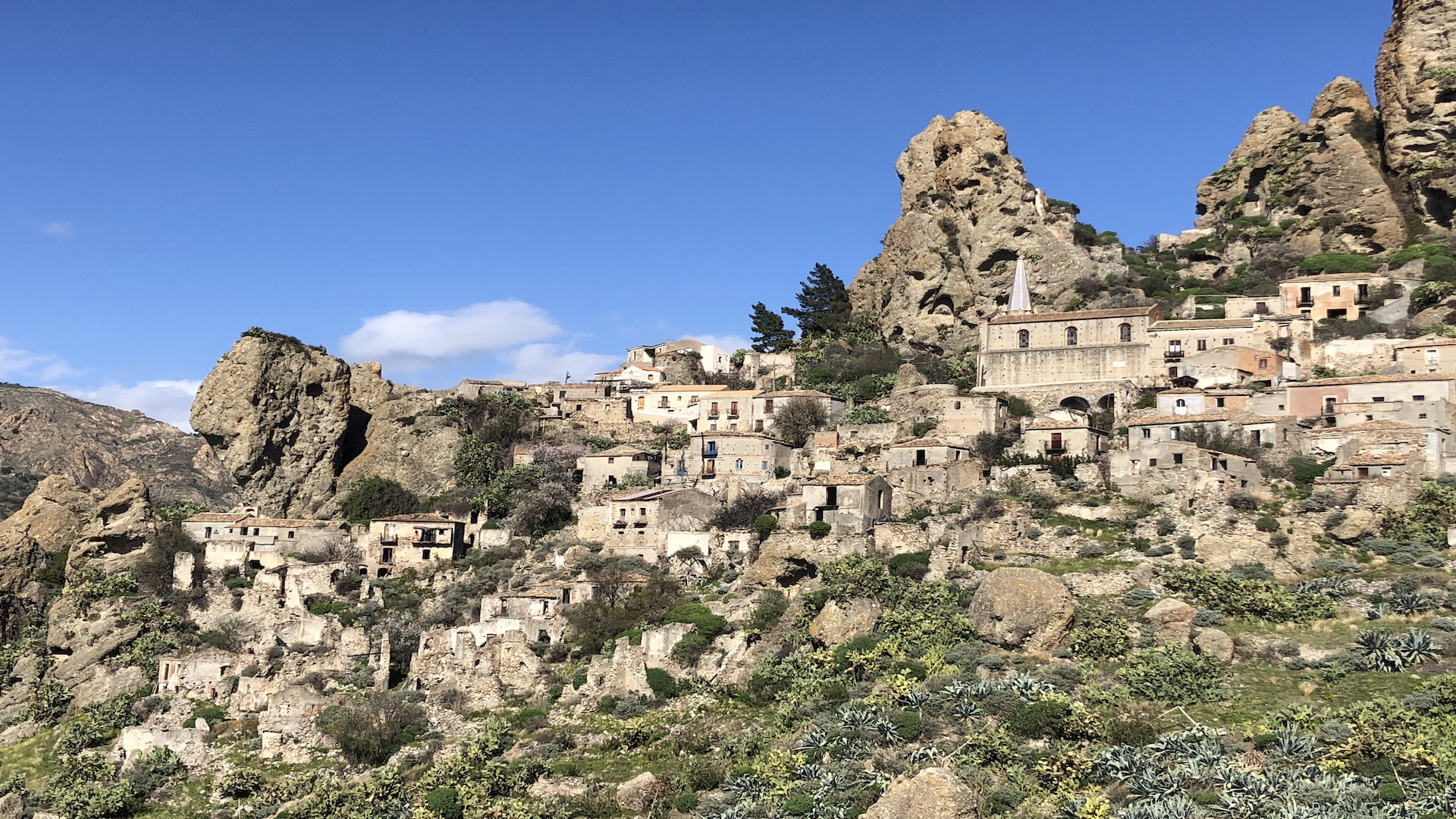 Il borgo fantasma di Pentedattilo